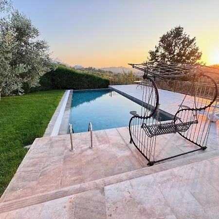 Villa Garden & Pool Tirana