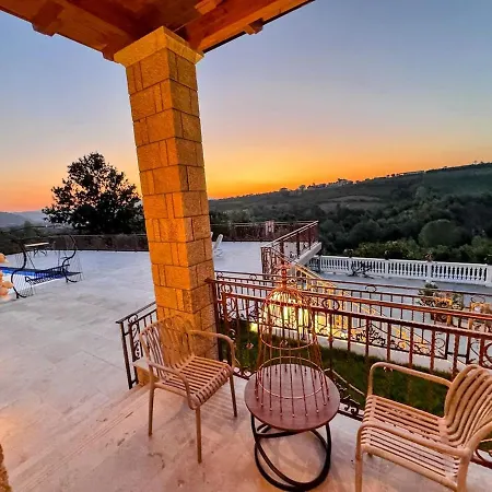 Garden & Pool Villa Tirana