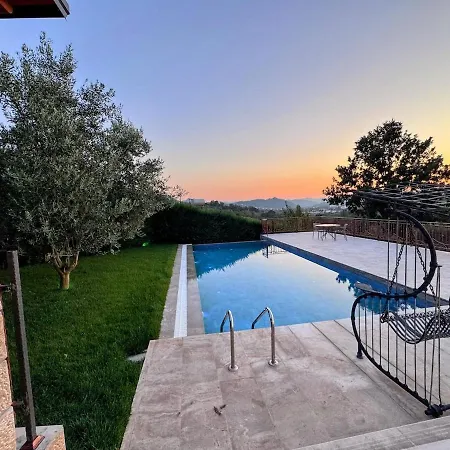 Garden & Pool فيلة تيرانا