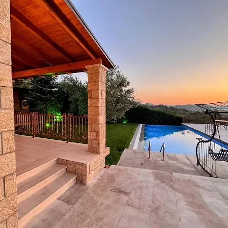 فيلة Garden & Pool *