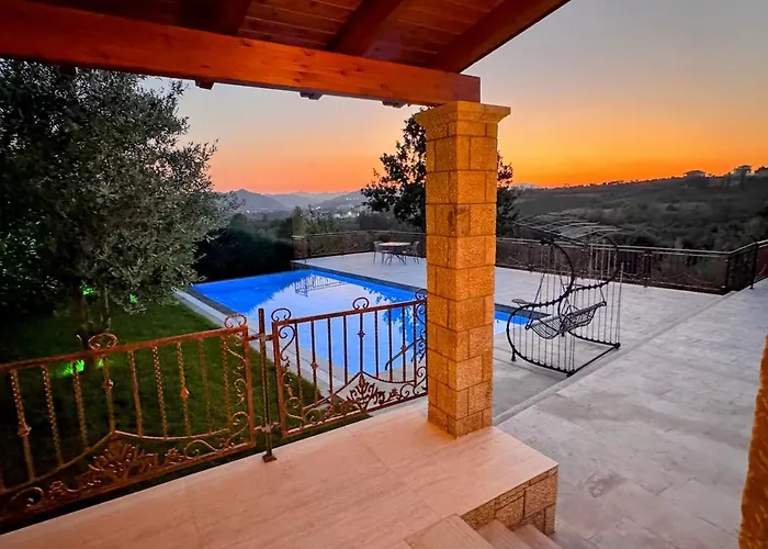 Villa Garden & Pool *