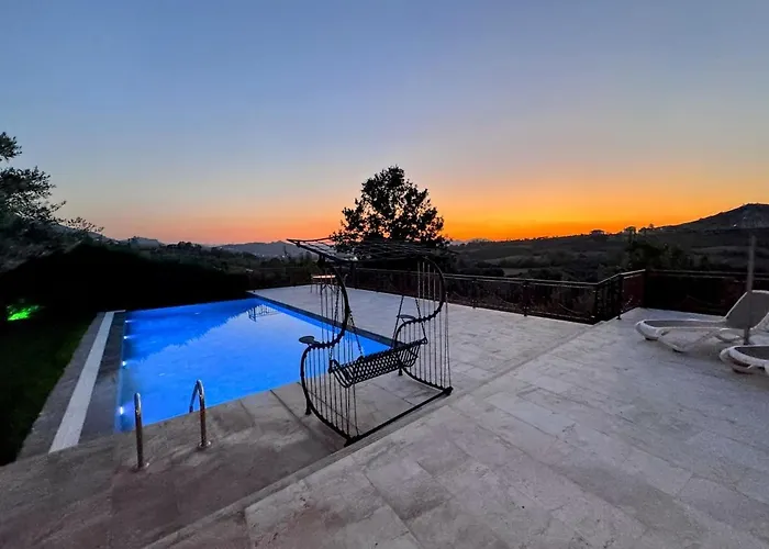 Villa Garden & Pool