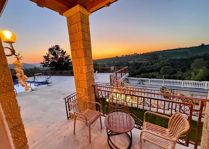 Garden & Pool Villa Tirana