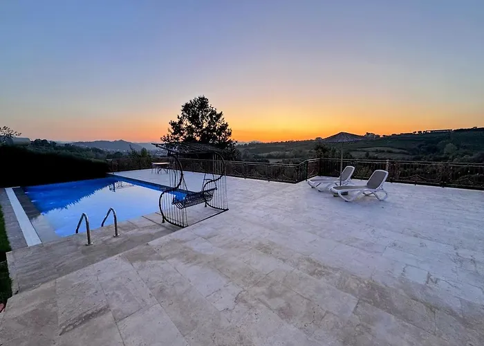 Villa Garden & Pool *
