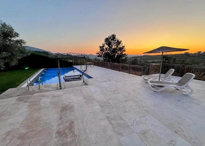 Villa Garden & Pool