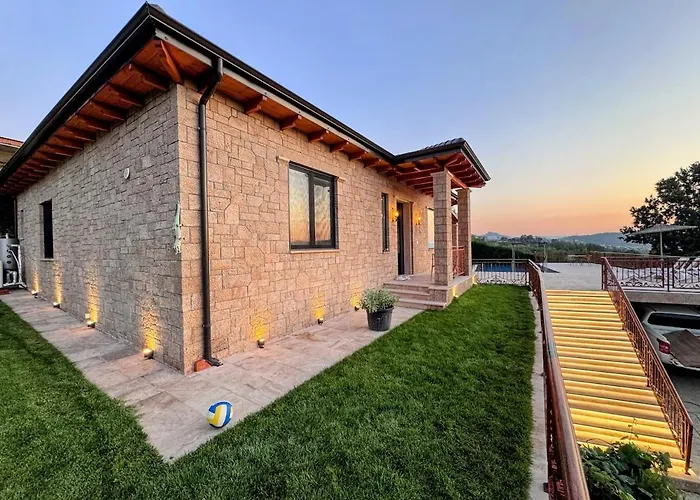Villa Garden & Pool *