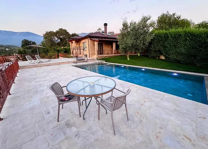 Villa Garden & Pool Tirana