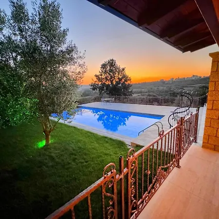 Villa Garden & Pool *