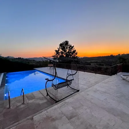 Villa Garden & Pool