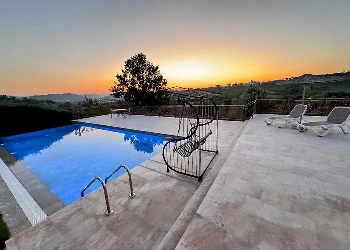 Garden & Pool * 티라나