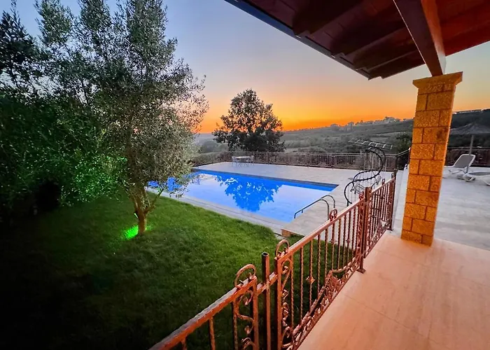 Villa Garden & Pool *