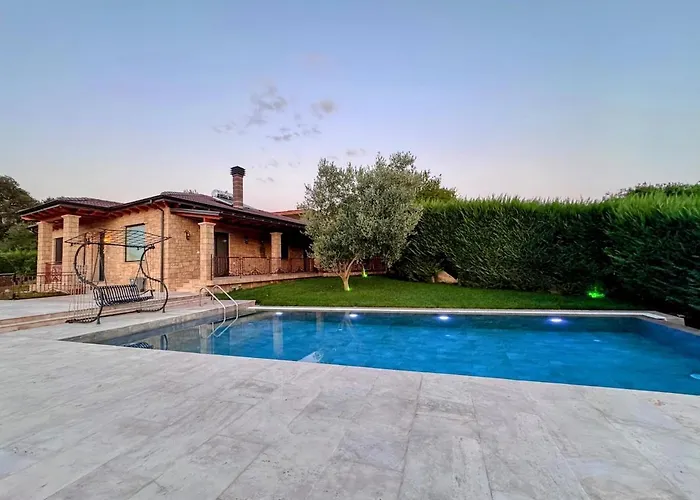 Garden & Pool *