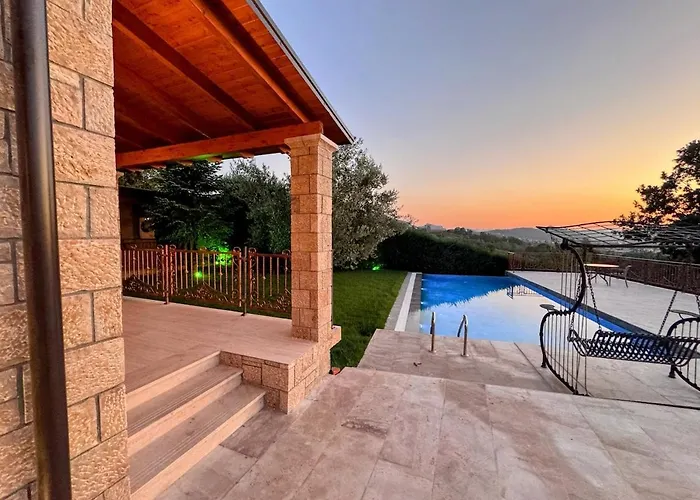 Villa Garden & Pool *